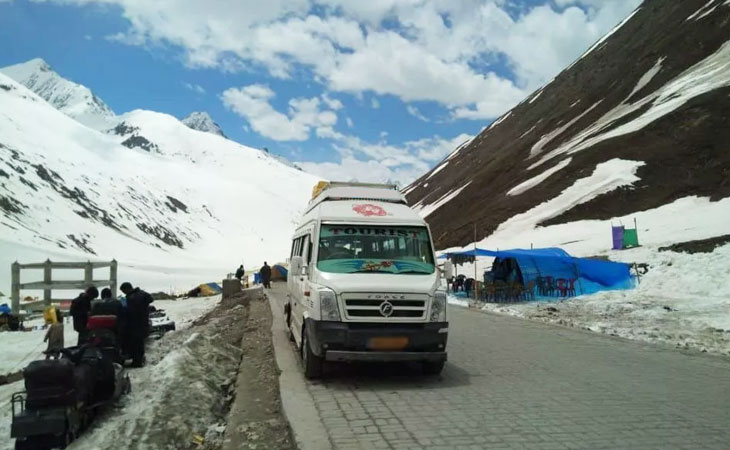 15 Seater Tempo Traveller