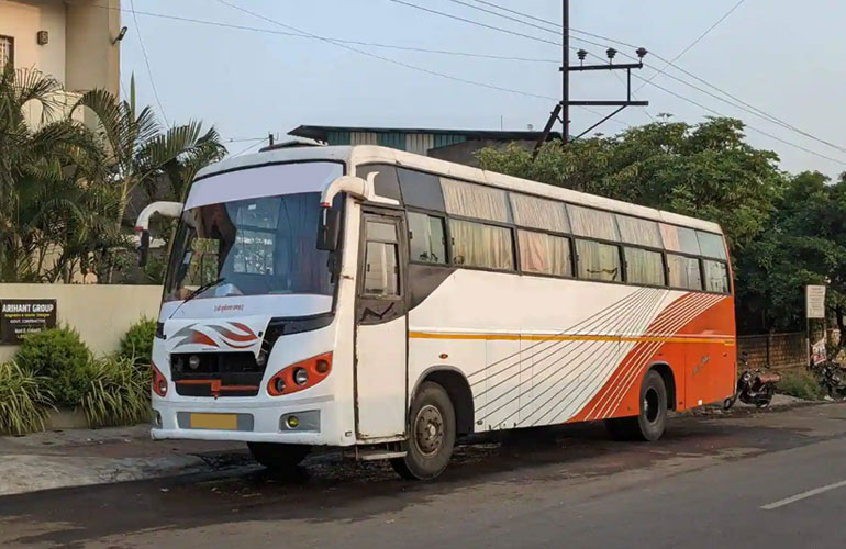 18 Seater Coach 2x2